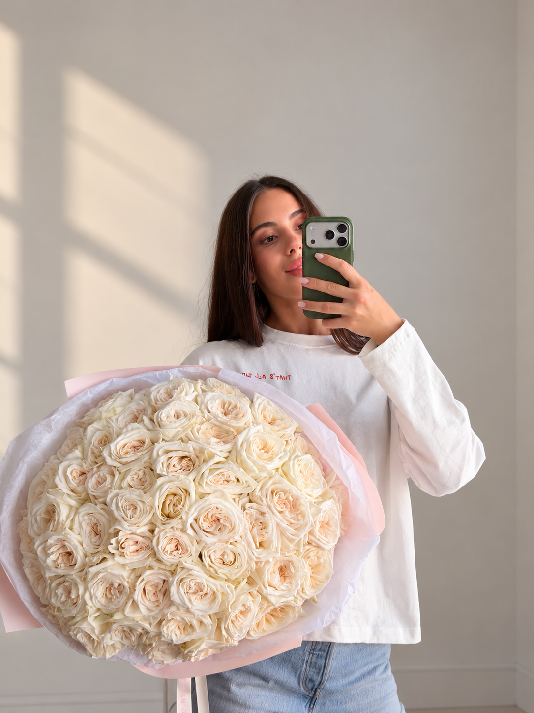 Ivory Elegance – Luxury White Rose Bouquet
